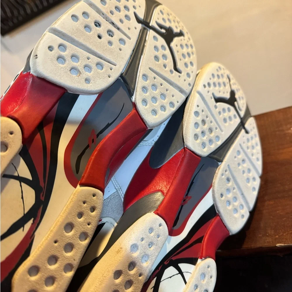 Jordan 8 Bugs Bunny. Size 10.5 M - Picture 3 of 3
